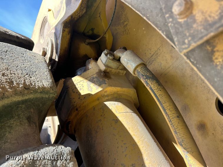 image for item ET6976 2001 Caterpillar 990 wheel loader