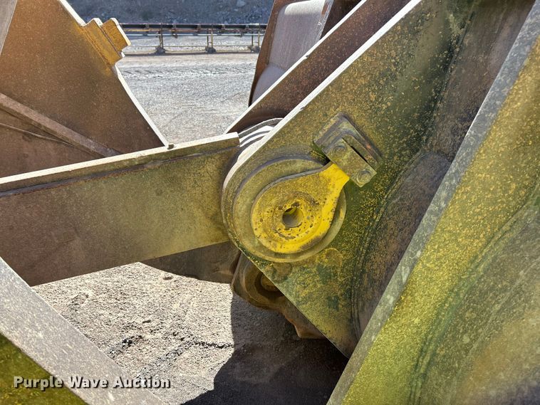 image for item ET6976 2001 Caterpillar 990 wheel loader