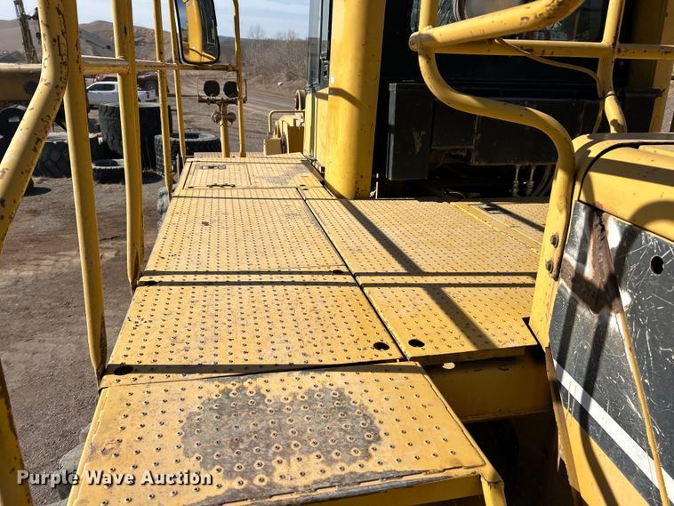 image for item ET6976 2001 Caterpillar 990 wheel loader