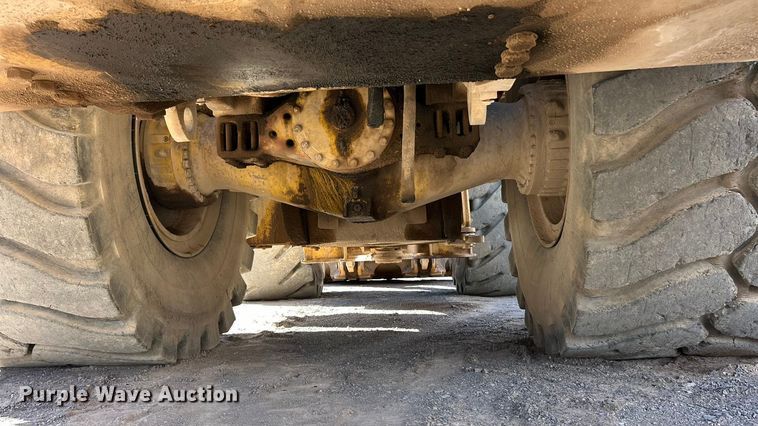 image for item ET6976 2001 Caterpillar 990 wheel loader