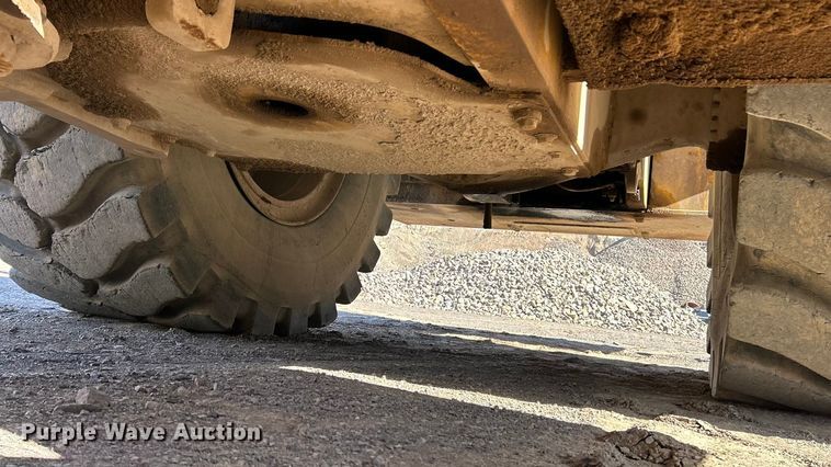 image for item ET6976 2001 Caterpillar 990 wheel loader