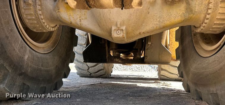 image for item ET6976 2001 Caterpillar 990 wheel loader