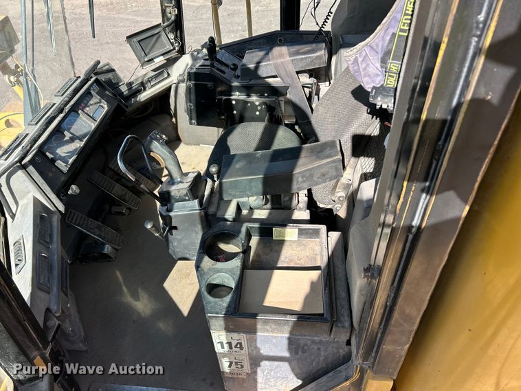 image for item ET6976 2001 Caterpillar 990 wheel loader