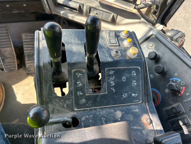 image for item ET6976 2001 Caterpillar 990 wheel loader