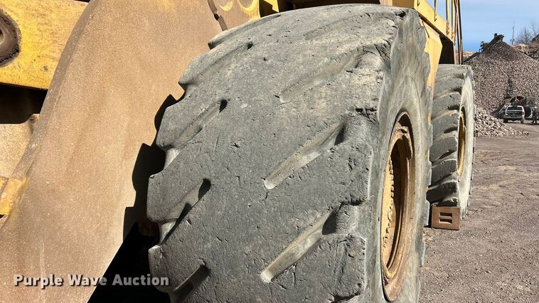 image for item ET6976 2001 Caterpillar 990 wheel loader