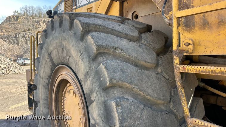image for item ET6976 2001 Caterpillar 990 wheel loader