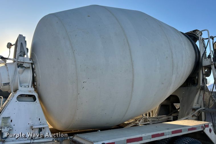 image for item ET6997 2015 Kenworth W900 ready mix truck