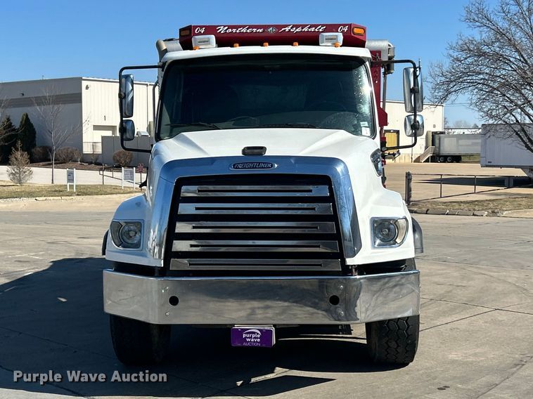 image for item ET6998 2016 Freightliner 114SD dump truck