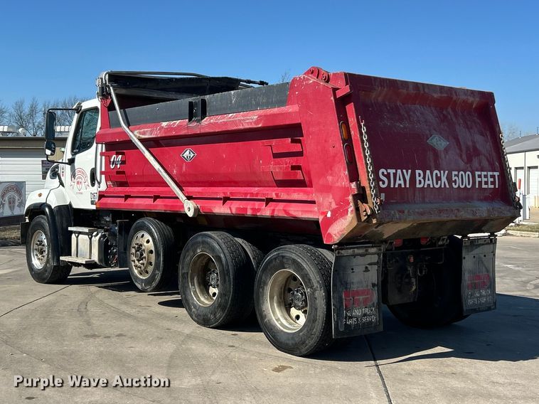image for item ET6998 2016 Freightliner 114SD dump truck
