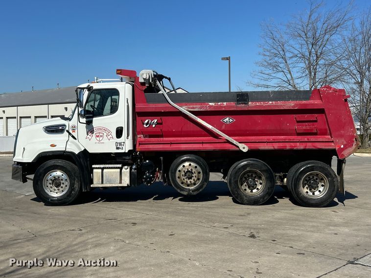 image for item ET6998 2016 Freightliner 114SD dump truck