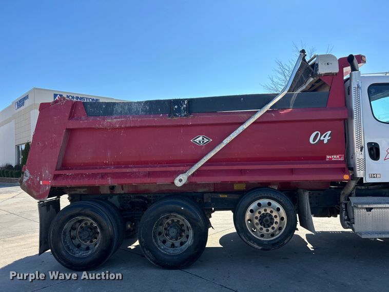 image for item ET6998 2016 Freightliner 114SD dump truck