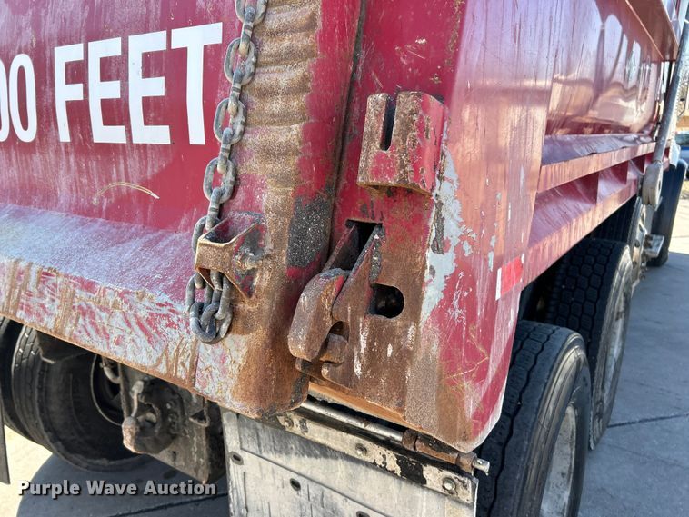 image for item ET6998 2016 Freightliner 114SD dump truck