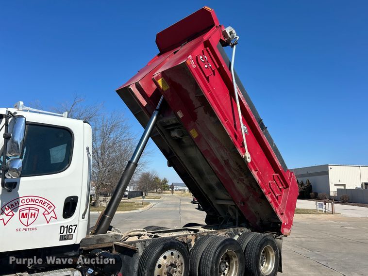 image for item ET6998 2016 Freightliner 114SD dump truck