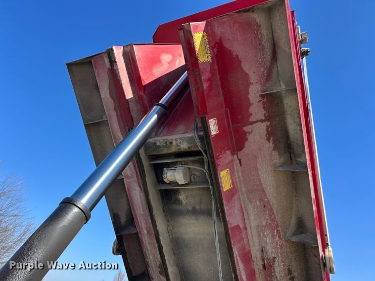 image for item ET6998 2016 Freightliner 114SD dump truck