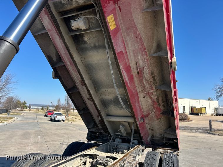 image for item ET6998 2016 Freightliner 114SD dump truck