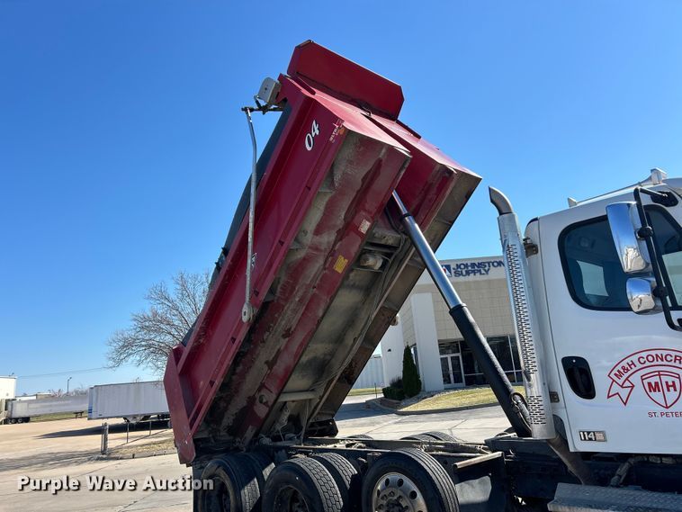 image for item ET6998 2016 Freightliner 114SD dump truck