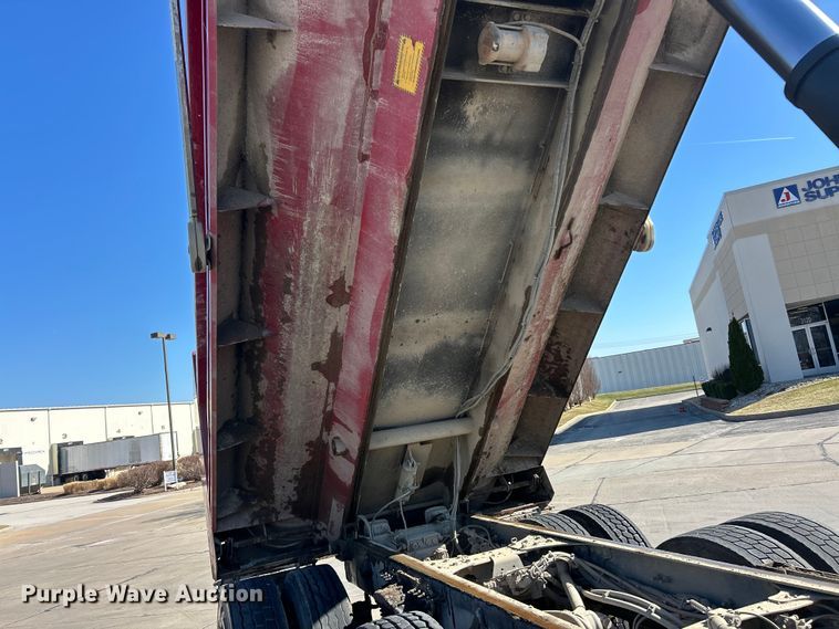 image for item ET6998 2016 Freightliner 114SD dump truck