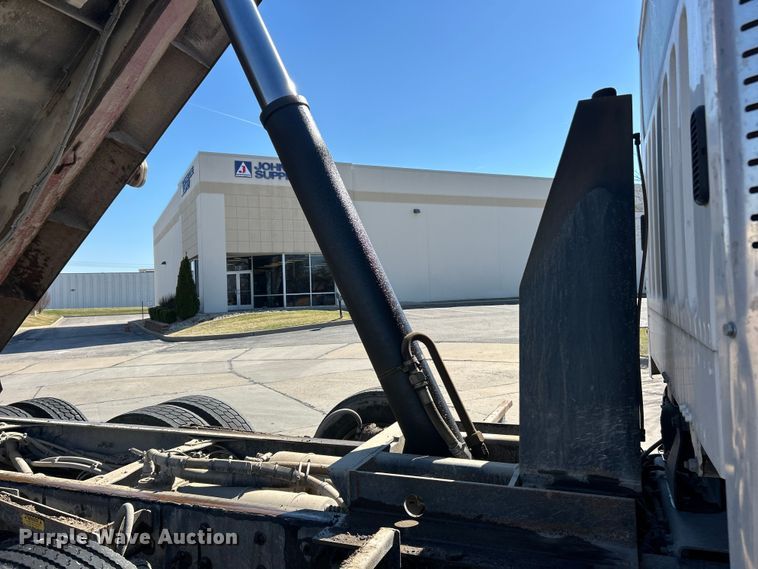 image for item ET6998 2016 Freightliner 114SD dump truck