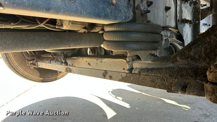 image for item ET6998 2016 Freightliner 114SD dump truck