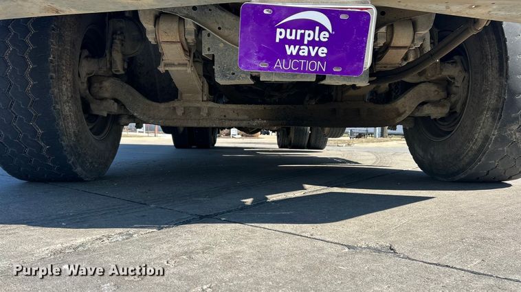 image for item ET6998 2016 Freightliner 114SD dump truck