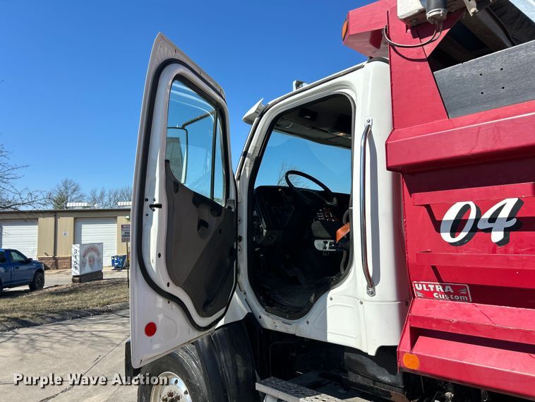 image for item ET6998 2016 Freightliner 114SD dump truck