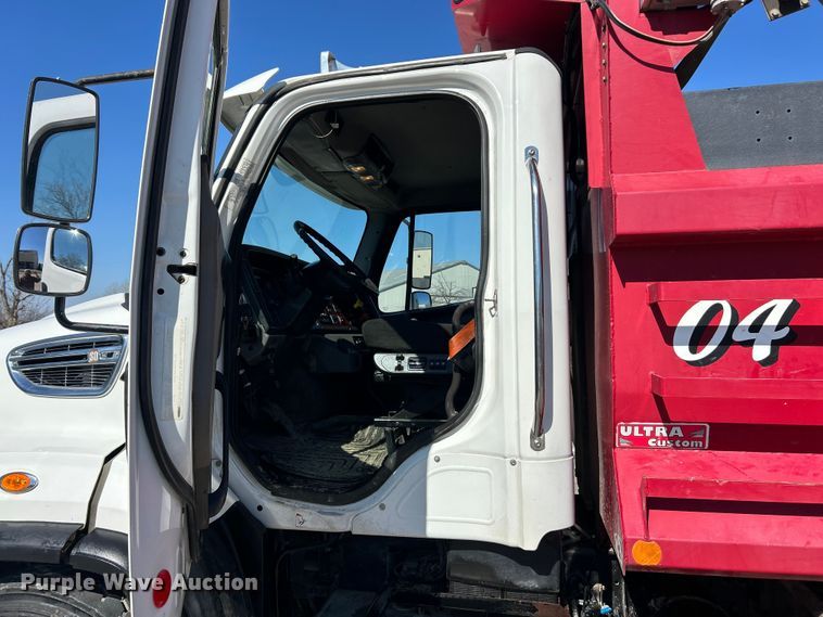 image for item ET6998 2016 Freightliner 114SD dump truck