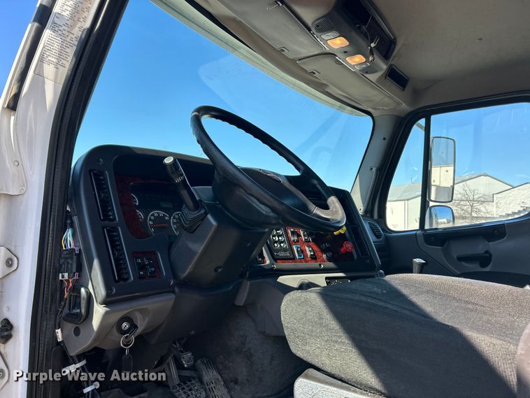 image for item ET6998 2016 Freightliner 114SD dump truck