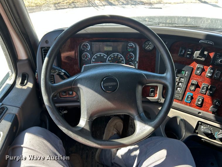 image for item ET6998 2016 Freightliner 114SD dump truck