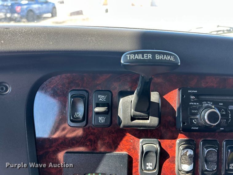 image for item ET6998 2016 Freightliner 114SD dump truck