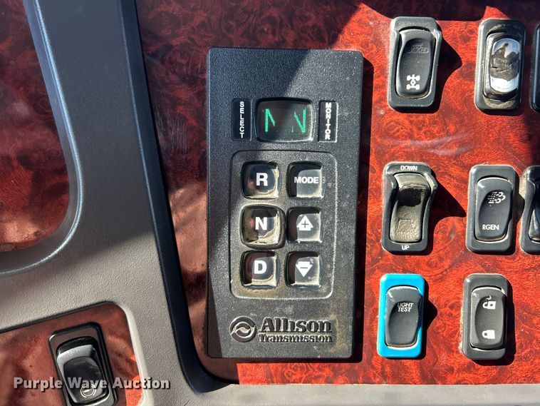 image for item ET6998 2016 Freightliner 114SD dump truck