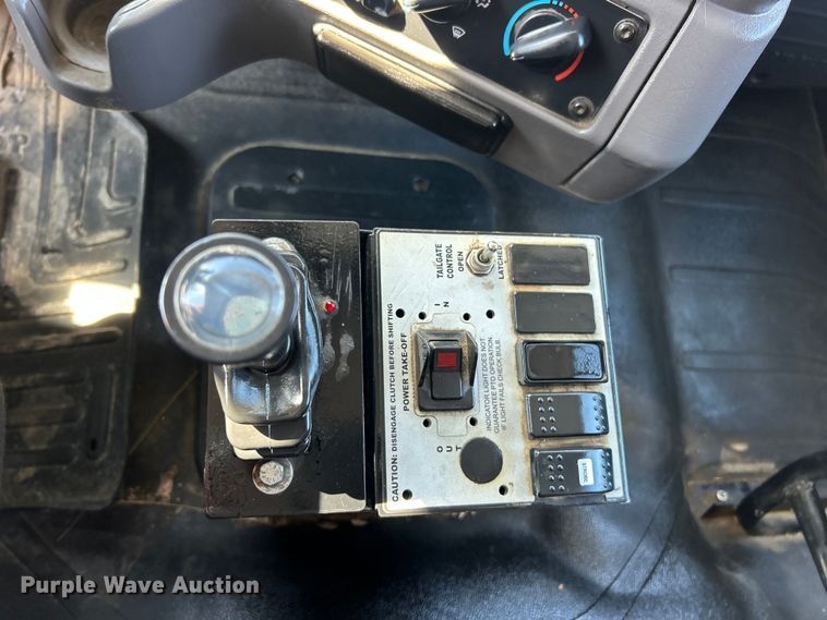 image for item ET6998 2016 Freightliner 114SD dump truck