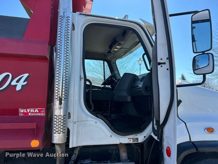 image for item ET6998 2016 Freightliner 114SD dump truck