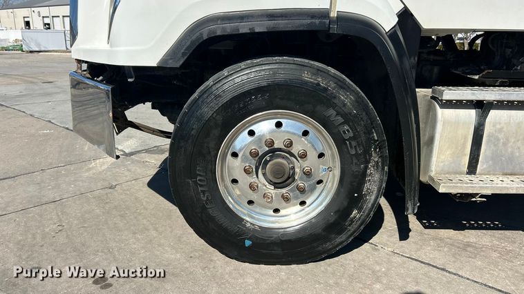 image for item ET6998 2016 Freightliner 114SD dump truck