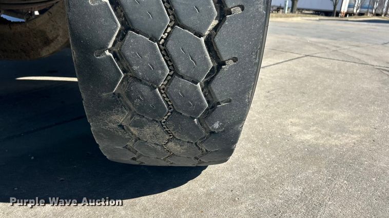 image for item ET6998 2016 Freightliner 114SD dump truck