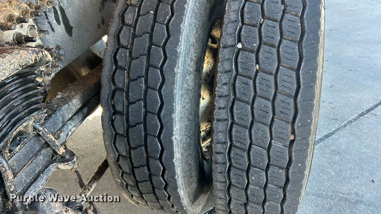 image for item ET6998 2016 Freightliner 114SD dump truck