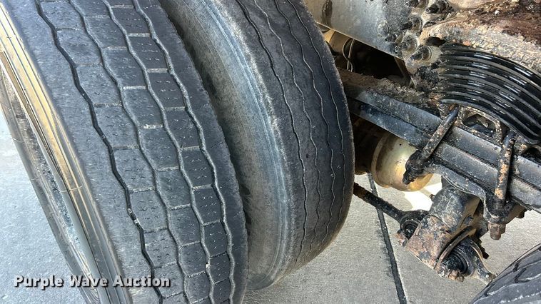 image for item ET6998 2016 Freightliner 114SD dump truck