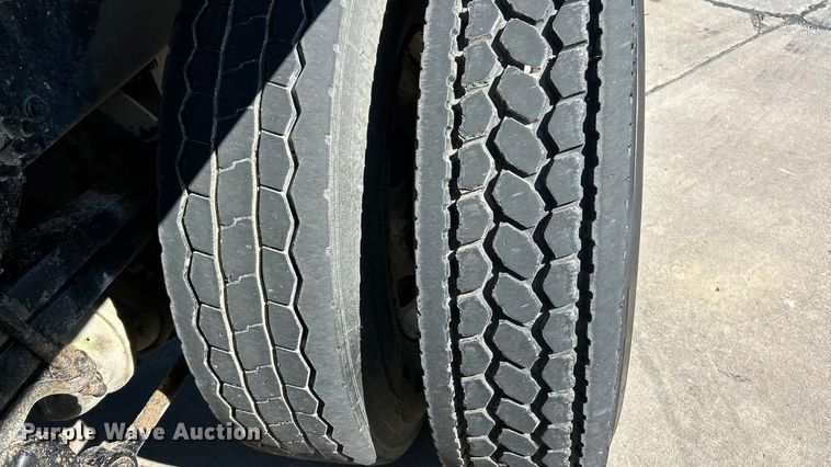 image for item ET6998 2016 Freightliner 114SD dump truck