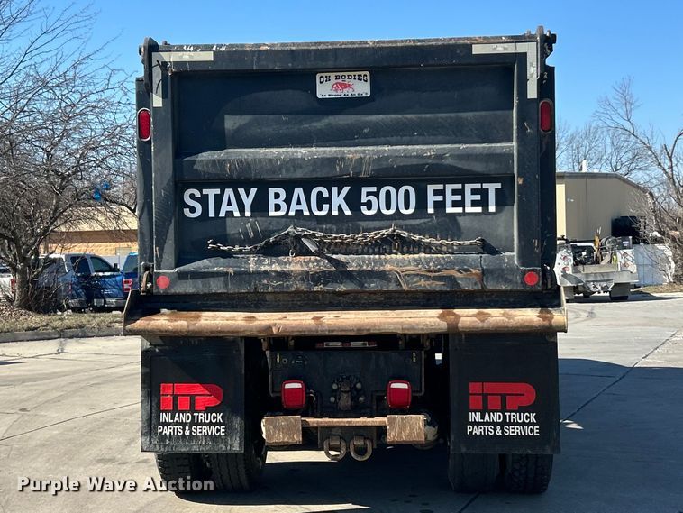 image for item ET6999 2022 Peterbilt 348 dump truck