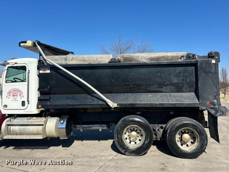 image for item ET6999 2022 Peterbilt 348 dump truck