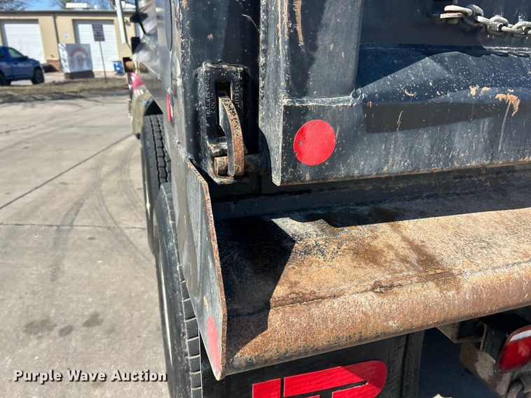 image for item ET6999 2022 Peterbilt 348 dump truck