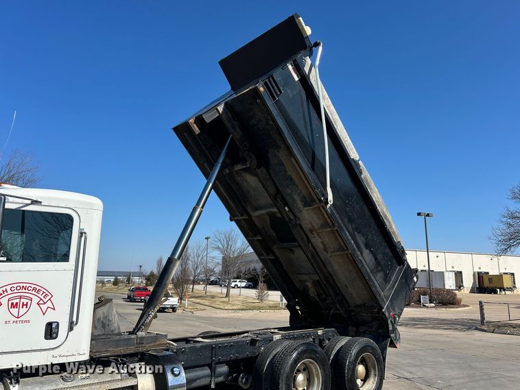 image for item ET6999 2022 Peterbilt 348 dump truck
