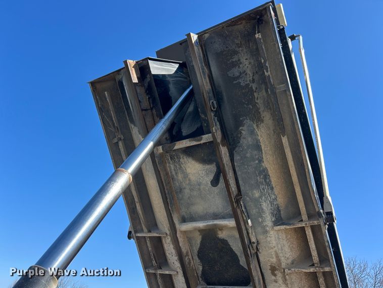 image for item ET6999 2022 Peterbilt 348 dump truck