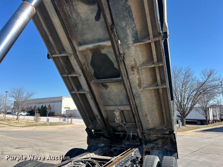 image for item ET6999 2022 Peterbilt 348 dump truck