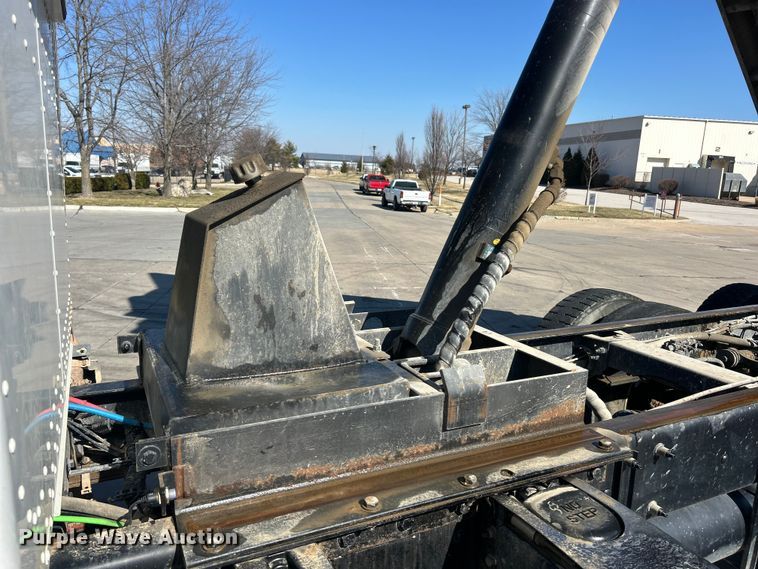 image for item ET6999 2022 Peterbilt 348 dump truck