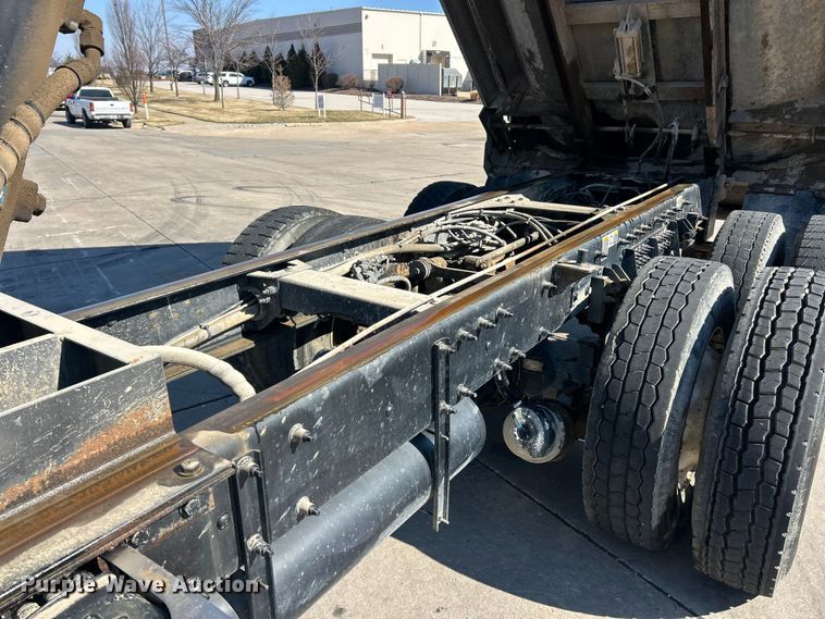 image for item ET6999 2022 Peterbilt 348 dump truck