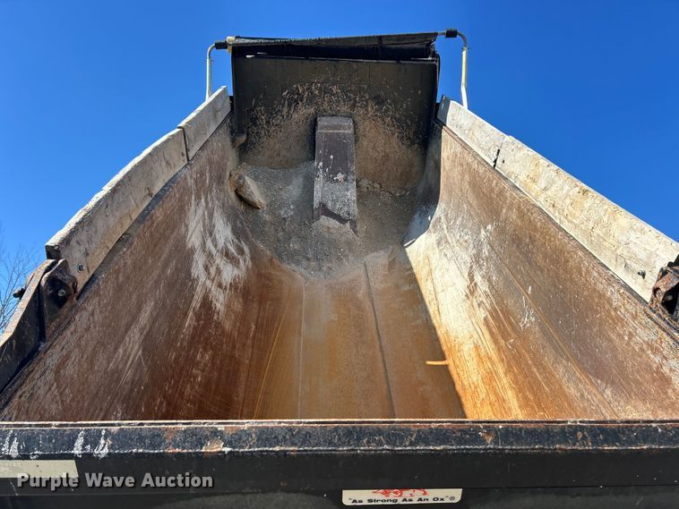 image for item ET6999 2022 Peterbilt 348 dump truck