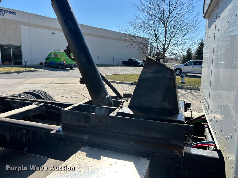 image for item ET6999 2022 Peterbilt 348 dump truck