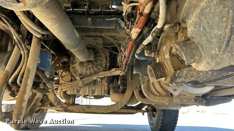 image for item ET6999 2022 Peterbilt 348 dump truck