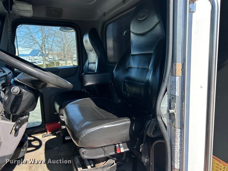 image for item ET6999 2022 Peterbilt 348 dump truck