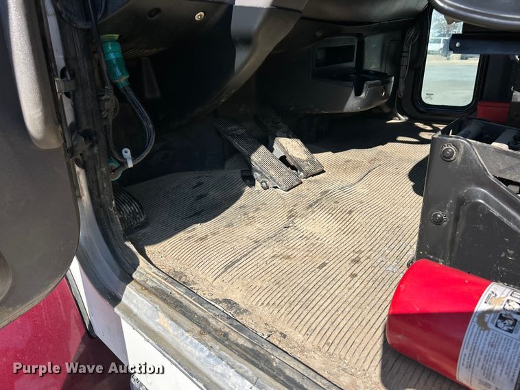 image for item ET6999 2022 Peterbilt 348 dump truck